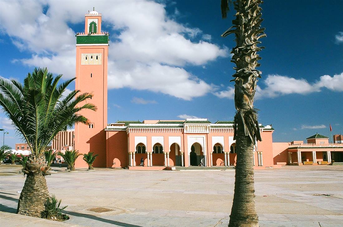 Die rosafarbene Moschee Moulay Abdelaziz in Laâyoune