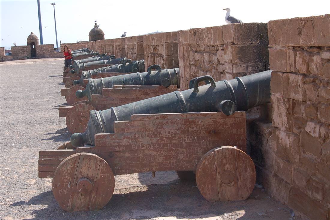 Historische Kanonen auf der Stadtmauer Skala du Port in Essaouira